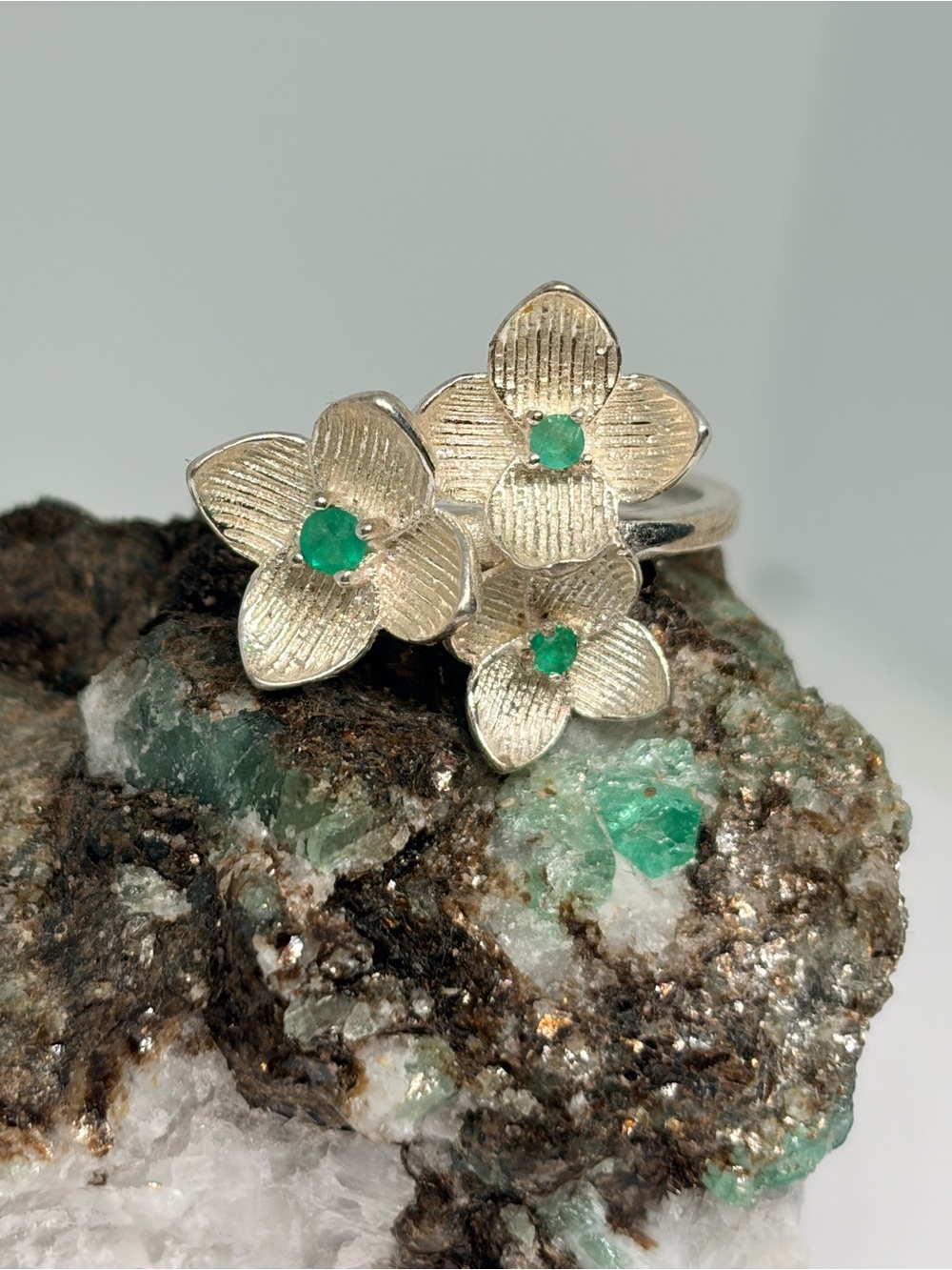 925 Silver Floral Ring with 3 authentic emerald Colombian  Accents